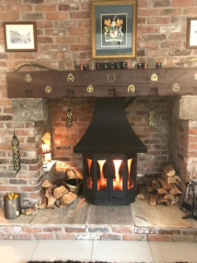 Mickering Barn Bed & Breakfast Aughton Exterior photo